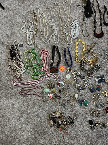 Lote de bisutería vintage 10 libras piezas surtidas coleccionismo, artesanía, disfraces - Imagen 4 de 22