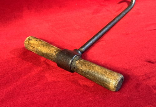 GREAT ANTIQUE CIVIL WAR ERA CAST IRON AND DARK WOOD BALE HOOK - Picture 7 of 9