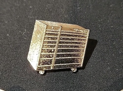 5 Different Vintage SNAP-ON TOOLS Silver Tools Lapel Hat Pins Pinbacks - Picture 6 of 6
