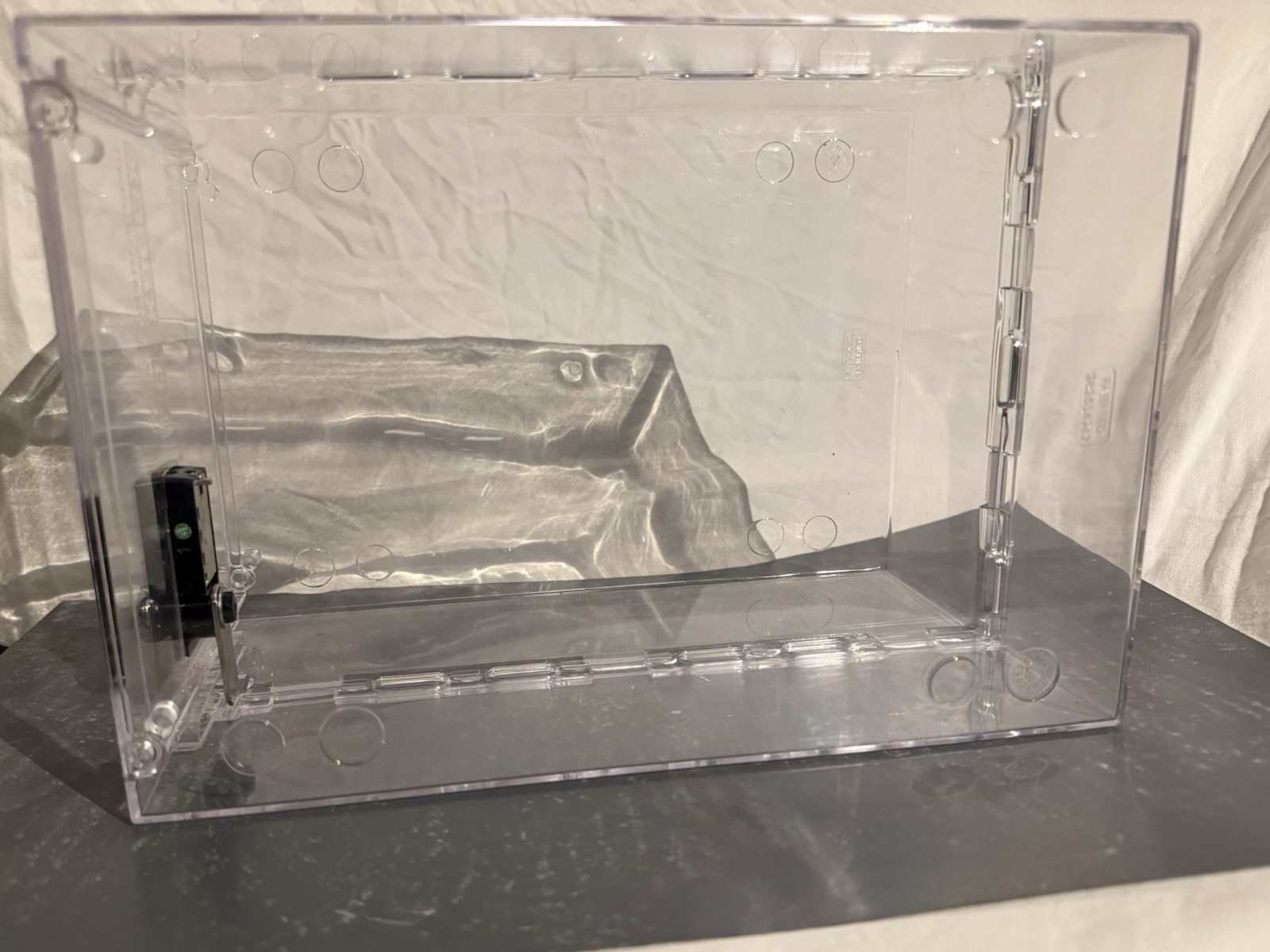 Clear Locking Hard Case - image 3