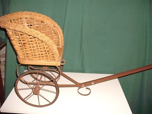ANTIQUE WICKER BABY DOLL CARRIAGE PRAM STROLLER BUGGY PULL TOY