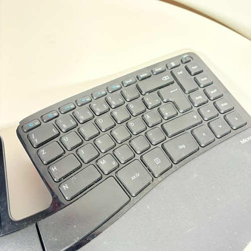 Microsoft Sculpt Ergonomic Desktop Keyboard and Numeric Pad - GERMAN LAYOUT - Afbeelding 3 van 7