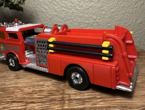 CORGI TOYS MADE IN GR. BRITAIN #2029 MACK FIRE TRUCK Hammond Fire Department - Picture 6 of 14