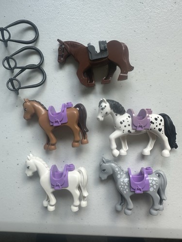LEGO HORSES!!! lot Of 5 W/ 5 Saddles And 3 Bridles