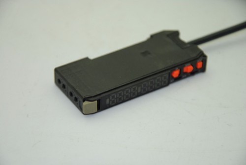 Omron E3X-DA Series Fiber Optic Sensor Amplifier (no cover) - Picture 3 of 3