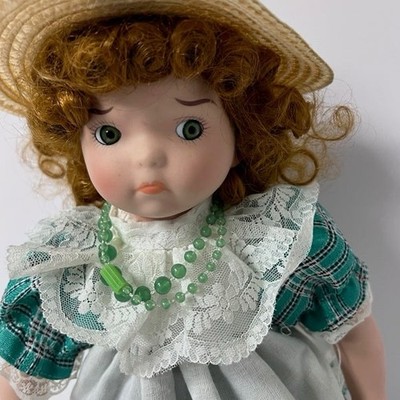 Vintage 1990 Happy Memories Kelly Porcelain Doll 14'' Red Hair Green Dress Stand