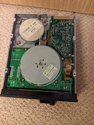 Napęd dyskietek vintage Mitsumi / Newtronics 360k 5,25" (uszkodzony) - Zdjęcie 5 z 6