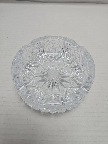 Cenicero Mid-Century con patrón de punta de diamante de cristal pesado - Imagen 2 de 8