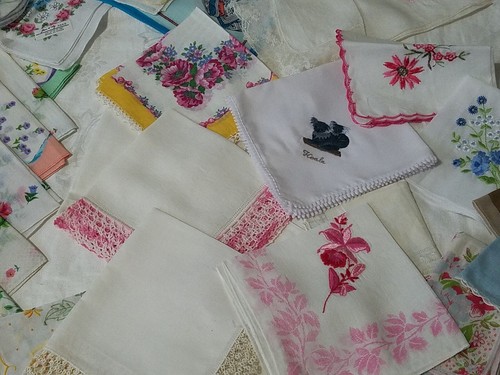 VTG Hankies LOT of 50+pcs FLORALS SCALLOP CROCHET EMBROIDERED NEW AND USED - Picture 4 of 6