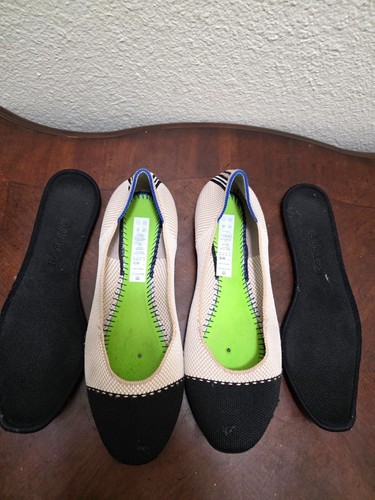 Zapatos para mujer Rothys beige y negro de punto plano punta talla 9 - Imagen 9 de 10