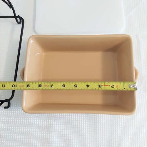 Temptations Baking Serving Dish Wire Stand Plastic Storage Lid Tan 9.5" - Picture 10 of 10