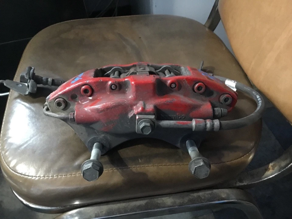 Chevy Camaro Brembo 2012 pasajero delantero derecho derecha pinza de freno roja Foto 4 de 4