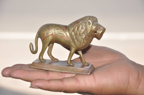 Vintage Brass Handcrafted Lacquer Engraved Solid Lion Figurine - Picture 4 of 7