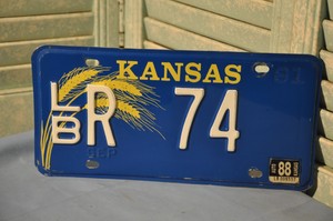 Kansas-Single-1988-License-Plate-LB-R-74-Collectible-Vintage-Wheat-1981