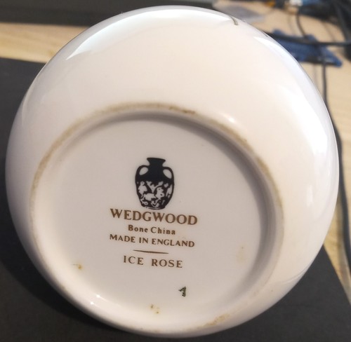 Single Flower Vase : Wedgewood "Ice Rose" Pat. (135mm H.x70mm Maj. Dia / 12 (AA) - Picture 3 of 3
