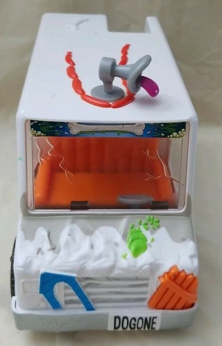 The Uggly's Pet Shop Dirty Dog Wash Truck With Sounds & 14 Figures Moose Toys - Picture 8 of 12