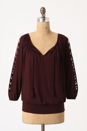 DELETTA Anthropologie burgunderrot "Catch A Glimpse" Top KLEIN 78 $ Ausschnitte Quasten - Bild 2 von 10