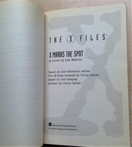 The X Files #1 X Marks the Spot & #8 Voltage paperback - Picture 7 of 12