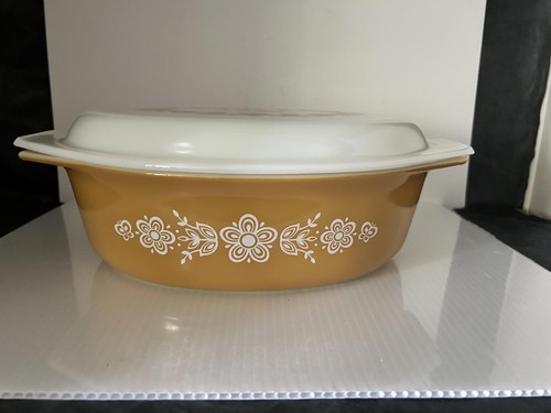 Pyrex Butterfly Gold Oval Casserole Dish with Lid - Picture 5 of 7