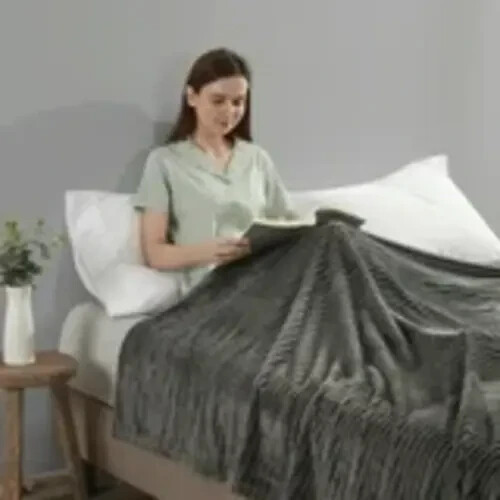 Nestl Cut Plush Fleece Blanket, Soft Lightweight Fuzzy Luxury Throw Size for Bed - Bild 3 von 7