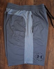 UNDER ARMOUR LOOSE HEATGEAR MENS ATHLETIC SHORTS SIZE M FREE SHIPPING