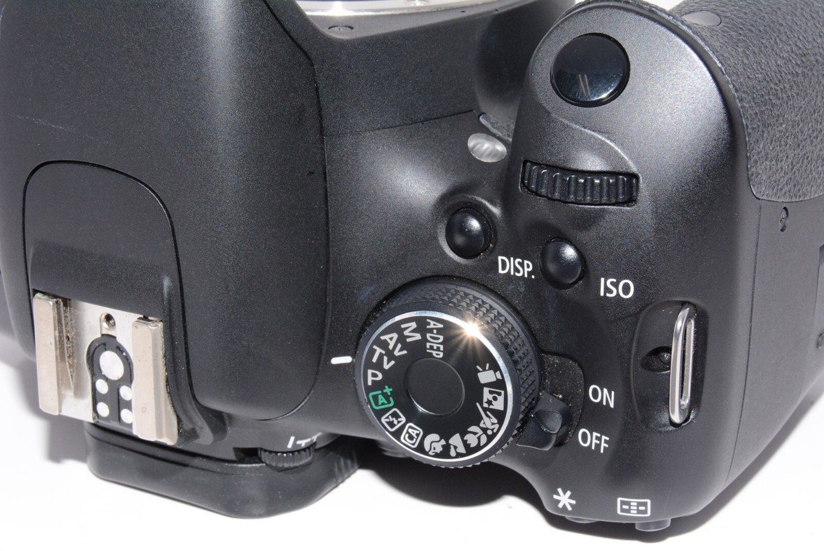超美品CanonEOSkissM
ミラーレス一眼15-45mm
22mm単焦点 N.MINT/3000shots] Canon EOS Kiss M2 Double Lens Kit about