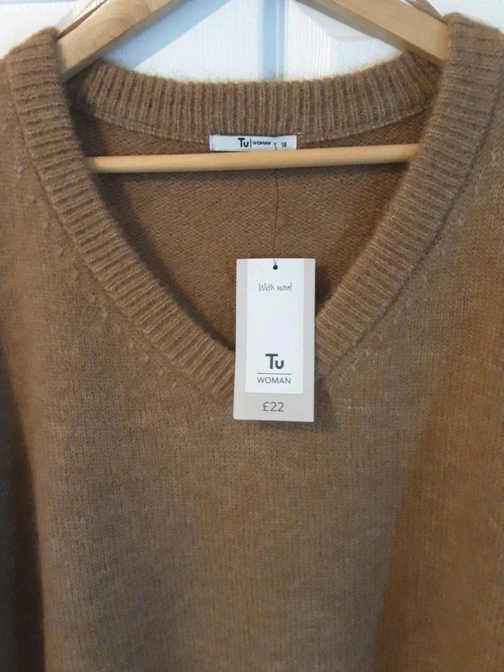 BNWT Tu Light Brown Wool Blend V Neck Long Sleeve Jumper Size 18 Length 26" - Image 2 of 4