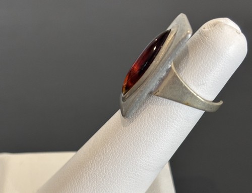 Anillo modernista vintage de peltre Jorgen Jensen con vidrio color ámbar ovalado - Imagen 3 de 7