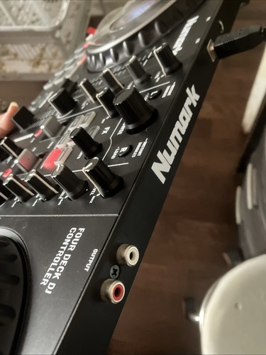 Numark ‎Mixtrack Platinum FX DJ Controller - Schwarz - Bild 10 von 11