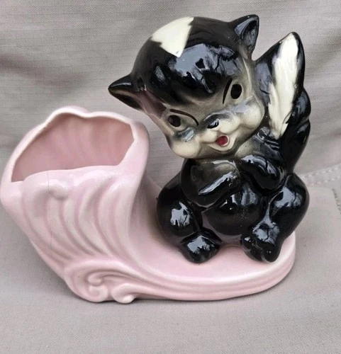 Vintage Shawnee 512 Little Stinker Skunk Shaped Art Pottery Figural Planter Pot