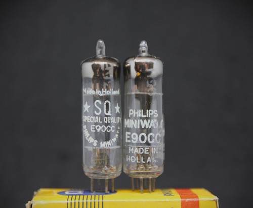 Philips E90CC - pair "Piched waist , foiled D-Getter 1956/58" NOS - Picture 2 of 6
