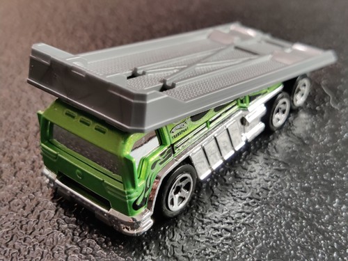 Hot Wheels 2012 Demolition Derby Green"BACK SLIDER" Tow Truck Diecast - Mint! - Picture 2 of 9
