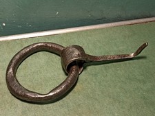 Antico Anello Con Staffa In Ferro Battuto a mano Diametro Anello Cm. 8