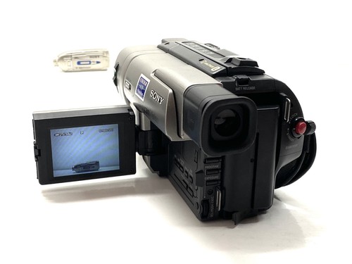 SONY CCD-TRV37E Video8 Hi8 Tape Digital Video Camera HANDYCAM Fully Working Set - Picture 10 of 18