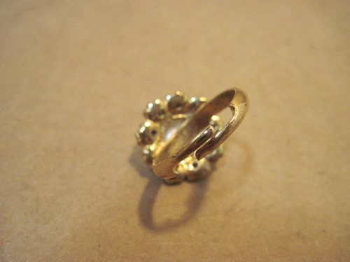 F OLD WOMEN'S GOLD COLOR PEARL & WHITE STONE RING JEWELRY SIZE 6 - Picture 2 of 2