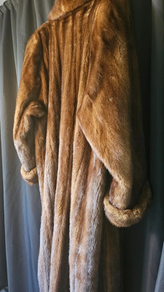 Genuine Vintage Lunaraine Female Mink Coat & Earmuffs, S. Garber Furs Chicago - Image 2 of 4