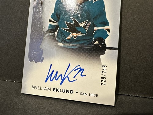 2021-22 Upper Deck THE CUP AUTÓGRAFO DE NOVATO / ¡249 TIBURONES SAN JOSE William Eklund! - Imagen 8 de 15