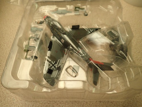 Hobbymaster HA4320 1:72 North American F-86 Sabre JG 71 Richthofen Germany BNIB - Picture 4 of 20