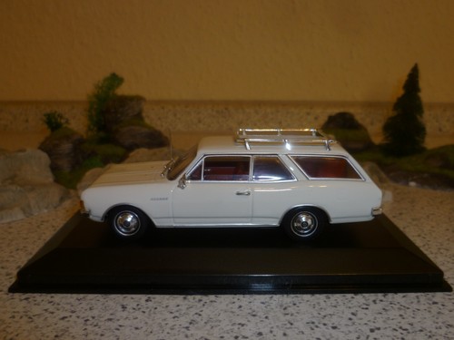 Modellauto Opel Rekord - C - Caravan,  2 Türig,  Maßstab 1:43 !!! - Bild 1 von 11