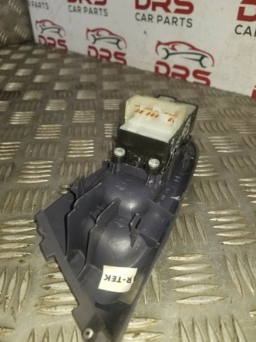 INTERRUPTOR DE CONTROL DE VENTANA PRINCIPAL NISSAN ALMERA OSF CONDUCTOR DELANTERO 2000 - 2006 - Imagen 2 de 5