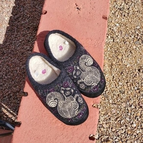 Acorn Forest Squirrel Embroider Fleece Line Sherling Sz 6.5-7.5 Bootie Slippers - Picture 2 of 8