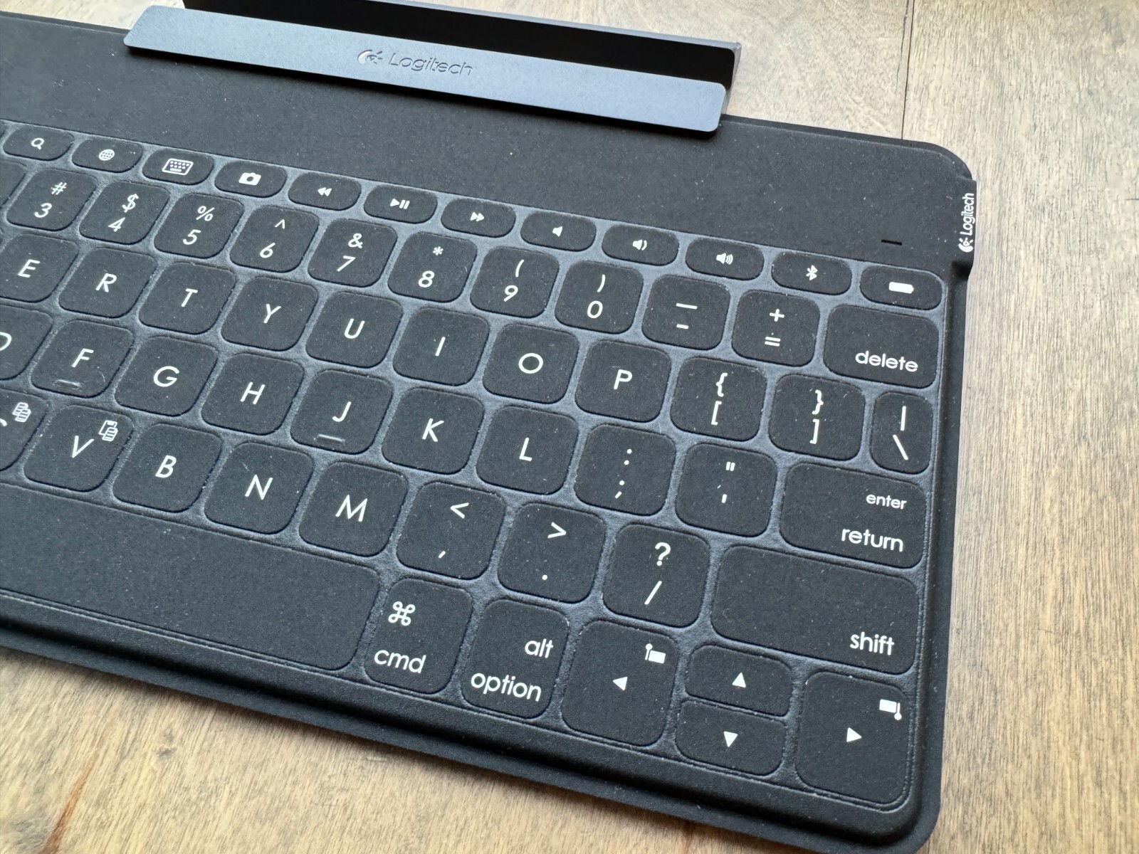 Logitech KeysToGo Ultralight Bluetooth Keyboard for iPhone, iPad