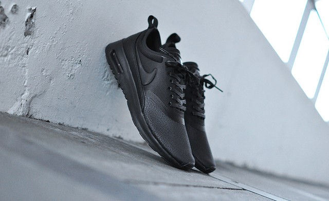 triple black nike thea