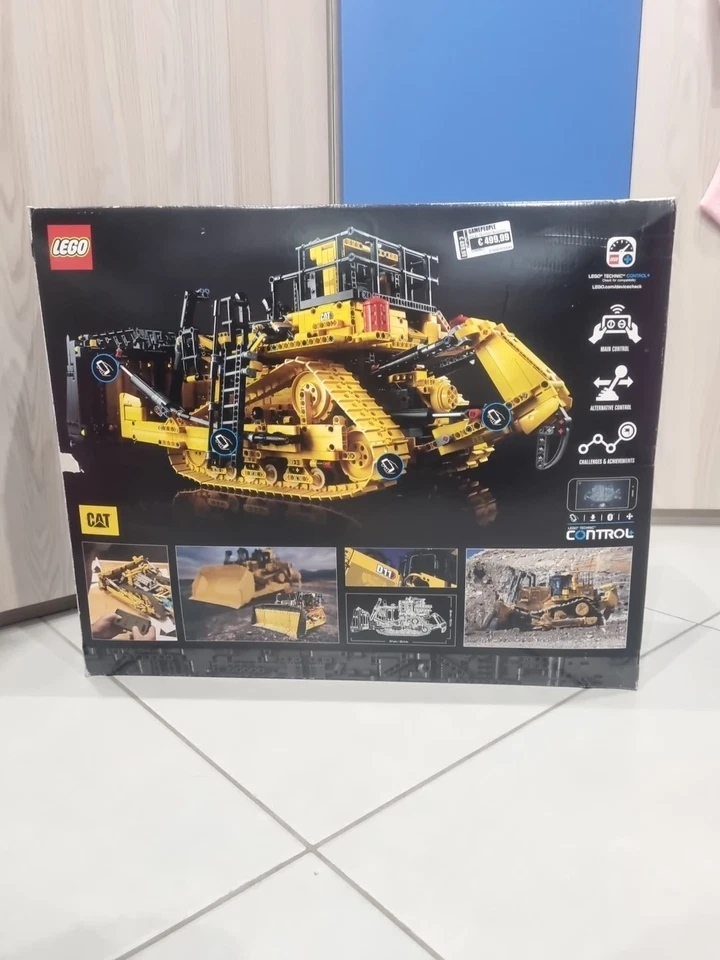 LEGO Technic 42131 Cat D11 Bulldozer, foto 1 di 5