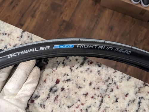 Neumático para silla de ruedas Schwalbe Right Run 25-590 (26 x 1") K-Guard sin marcas - Imagen 2 de 6