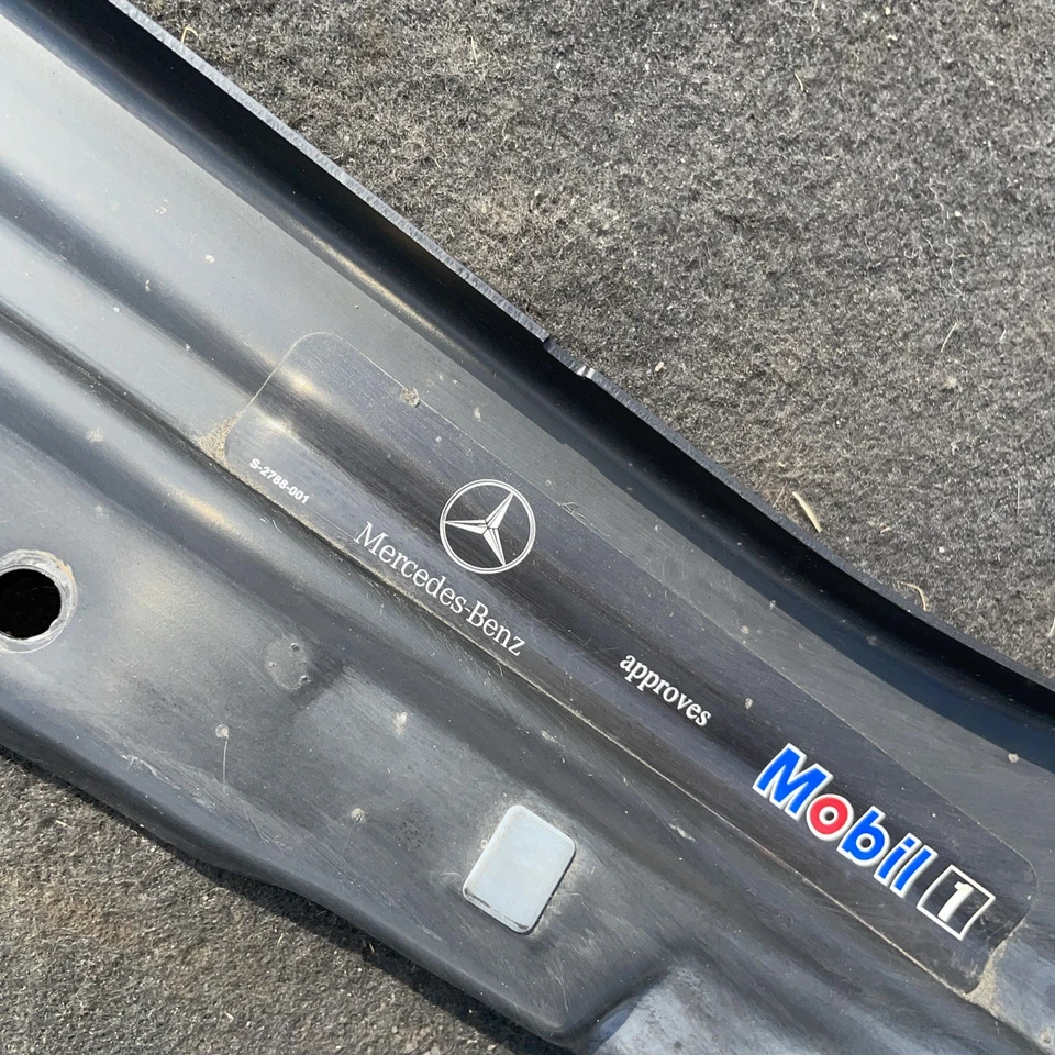 2003-2006 MERCEDES-BENZ E350 E320 SUPORTE DE RADIADOR CENTRAL SUPERIOR FABRICANTE DE EQUIPAMENTO ORIGINAL - Imagem 2 de 4