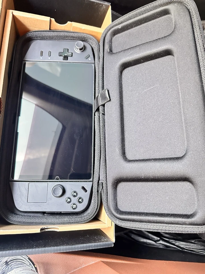 BLK Lenovo Legion Go 1TB SSD + additional items & Warranty - Image 2 of 4