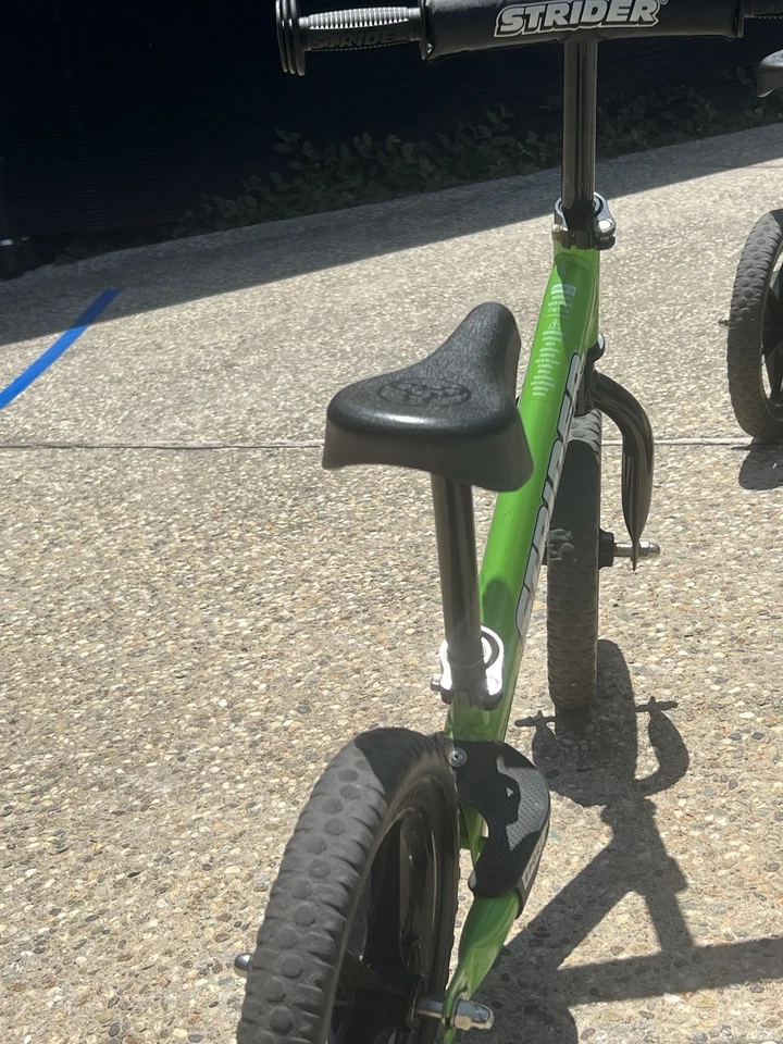 Strider 12 Classic Kids No-Pedal Learn To Ride Pre Bike Green - Image 3 of 3