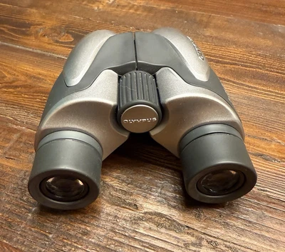 Olympus 8x25 PC I Compact Roof Prism Binoculars Multi-Coated Gray/Black - Image 1 of 4