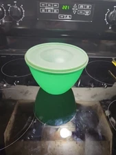 Vintage Tupperware Crisp-It Lettuce Keeper Light Green With Dome Lid #679